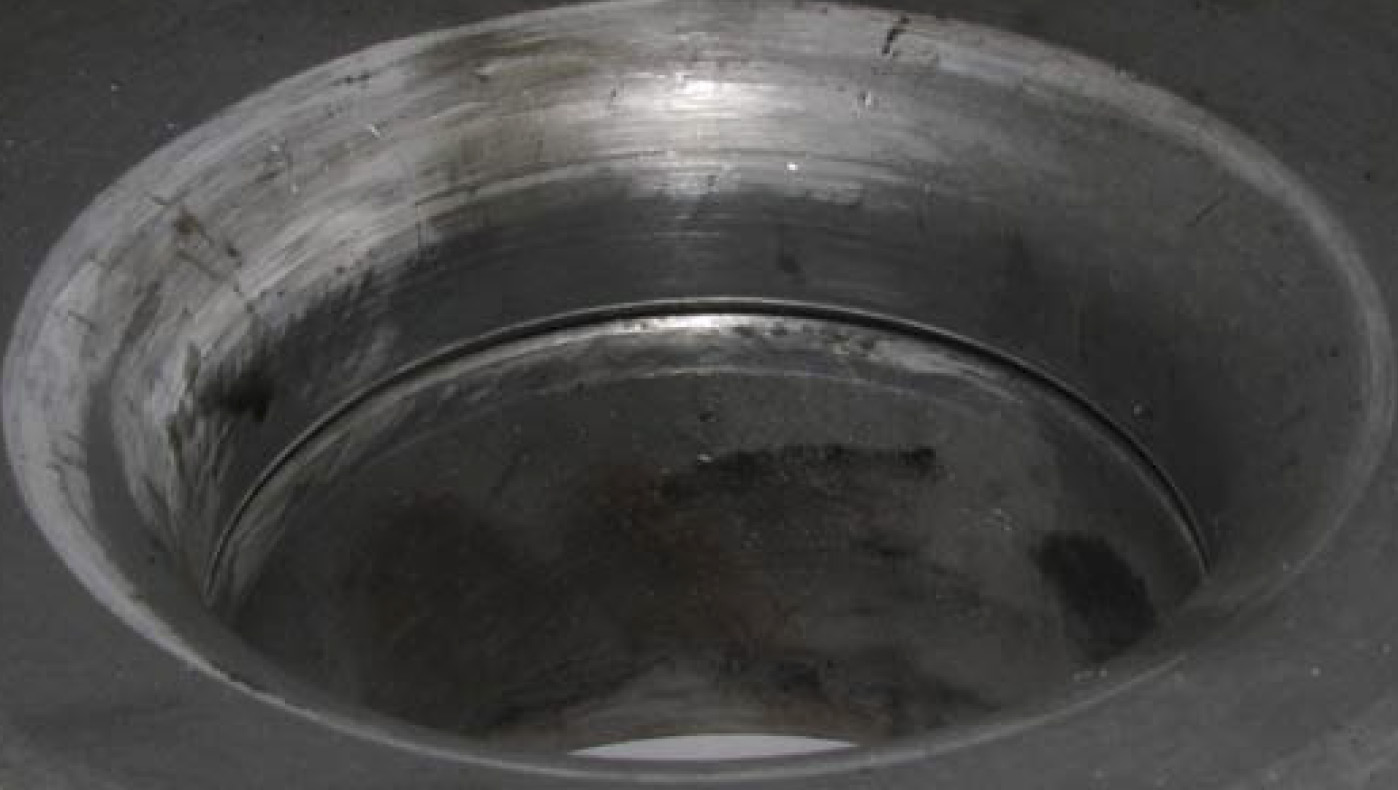 Fig. 18: One Sided Wear on Compressor Housing